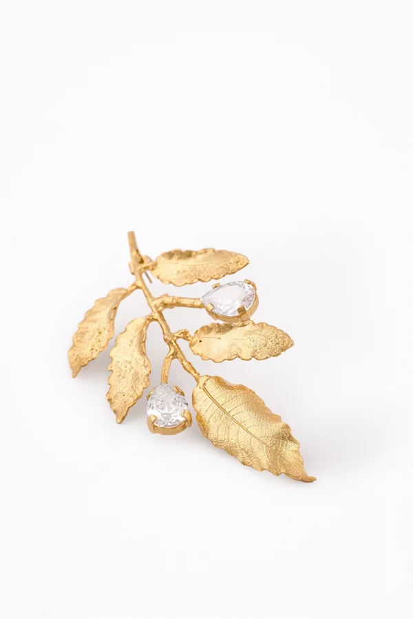 أقراط من الأوراق الذهبية