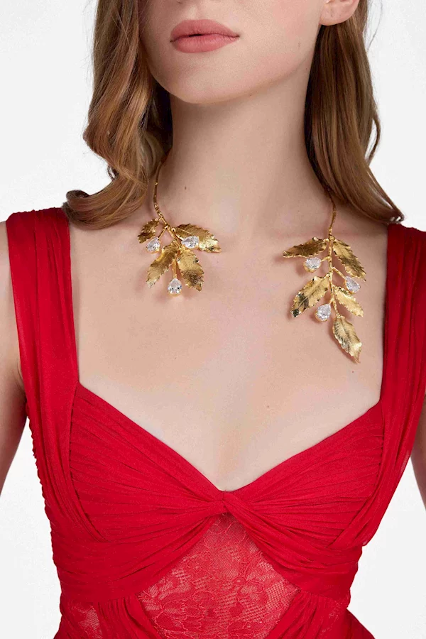 أقراط من الأوراق الذهبية