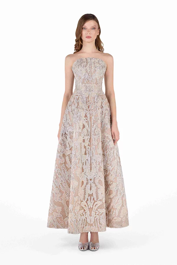 فستان ميدي فضي بدون حمالات من الرافيا